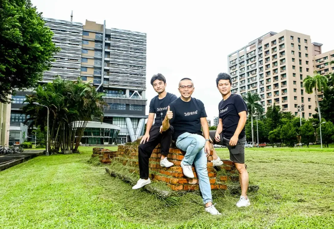 「這類軟體為什麼很少人做?這個行業這麼傳統老舊,為何要做?我們每年都會自問。」余嘉淵坦言創業的難,但三人堅信是未來趨勢,目標不僅是軟體商,還希望成為平台,串聯商家與物流業者利用閒置車輛,創造更多商機。